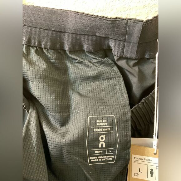 NWT ON CLOUD - Focus Pants size L - Picture 8 of 8